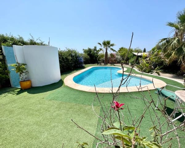 Chalet de 4 habitaciones en Daya Nueva en venta con piscina - 395.000 € (Ref: 9981658)