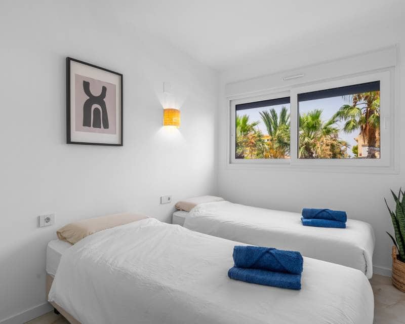 2 soveværelse Lejlighed til salg i Orihuela Costa med swimmingpool - € 379.000 (Ref: 9984285)