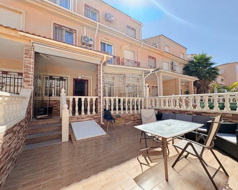 3 soverom Kjedet enebolig til salgs i La Zenia med svømmebasseng - € 283 000 (Ref: 9984289)