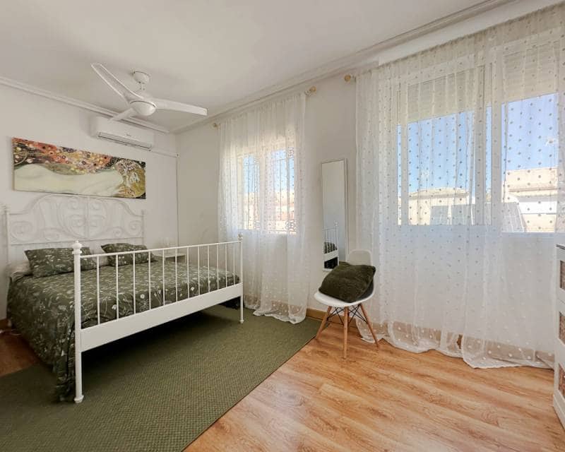 3 soverom Kjedet enebolig til salgs i La Zenia med svømmebasseng - € 283 000 (Ref: 9984289)