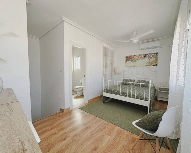 3 soverom Kjedet enebolig til salgs i La Zenia med svømmebasseng - € 283 000 (Ref: 9984289)