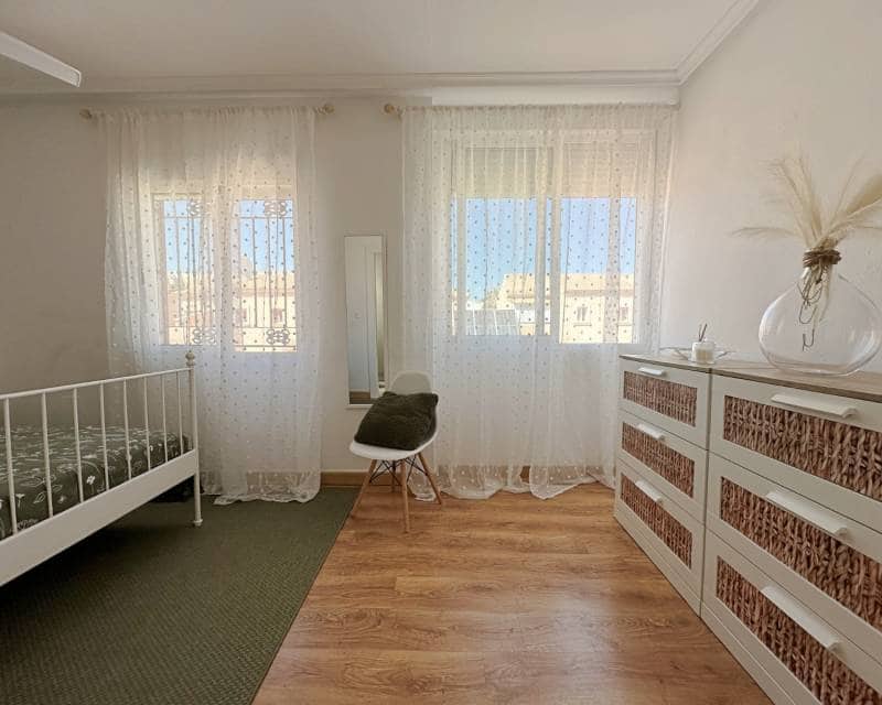 3 soverom Kjedet enebolig til salgs i La Zenia med svømmebasseng - € 283 000 (Ref: 9984289)
