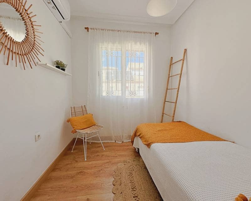 3 soverom Kjedet enebolig til salgs i La Zenia med svømmebasseng - € 283 000 (Ref: 9984289)