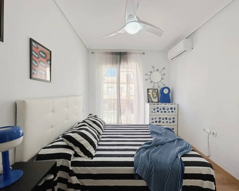 3 soverom Kjedet enebolig til salgs i La Zenia med svømmebasseng - € 283 000 (Ref: 9984289)