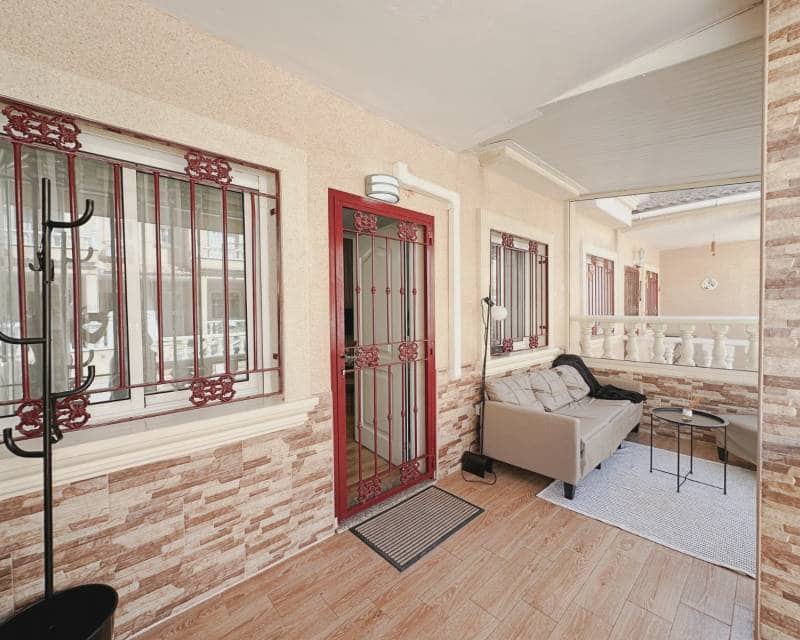 3 soverom Kjedet enebolig til salgs i La Zenia med svømmebasseng - € 283 000 (Ref: 9984289)