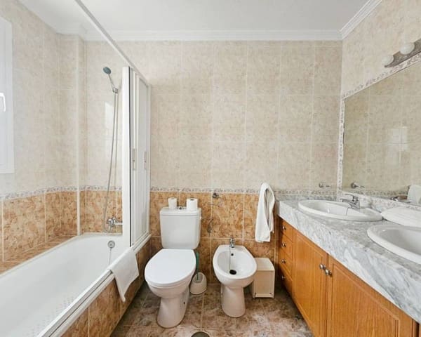Apartamento de 2 habitaciones en Aguamarina, Orihuela en venta con piscina - 224.000 € (Ref: 9984291)