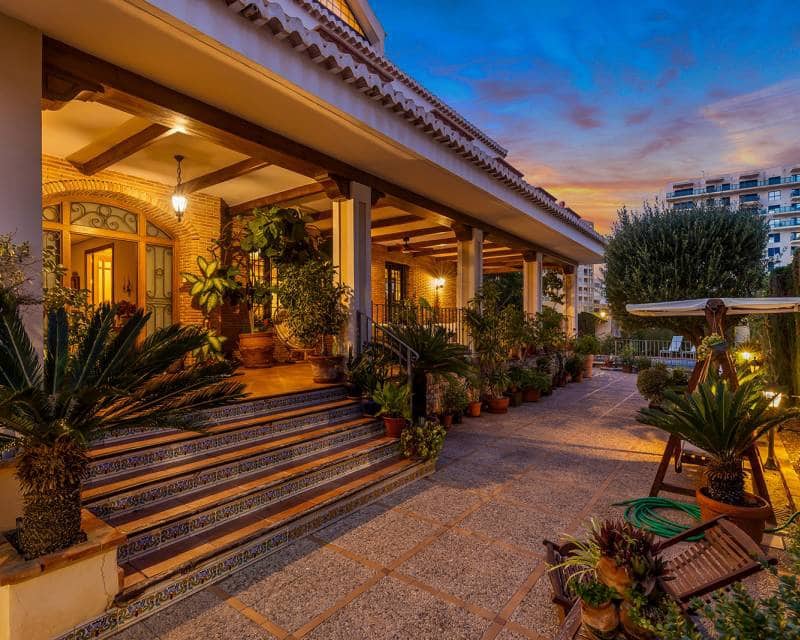 6 soveværelse Villa til salg i La Veleta - € 2.490.000 (Ref: 9989297)