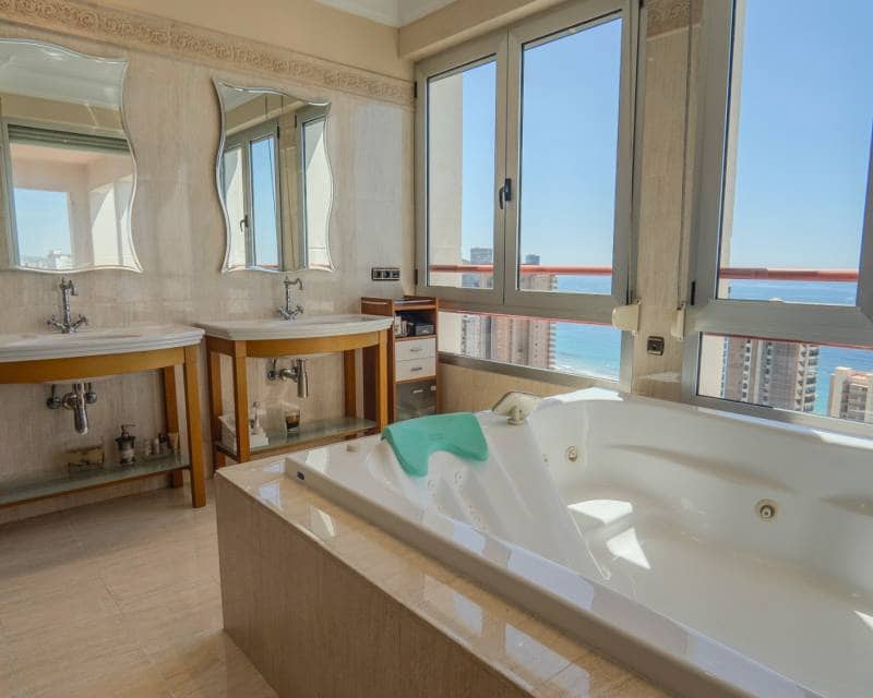 5 soverom Leilighet til salgs i Benidorm med svømmebasseng - € 1 700 000 (Ref: 9989298)
