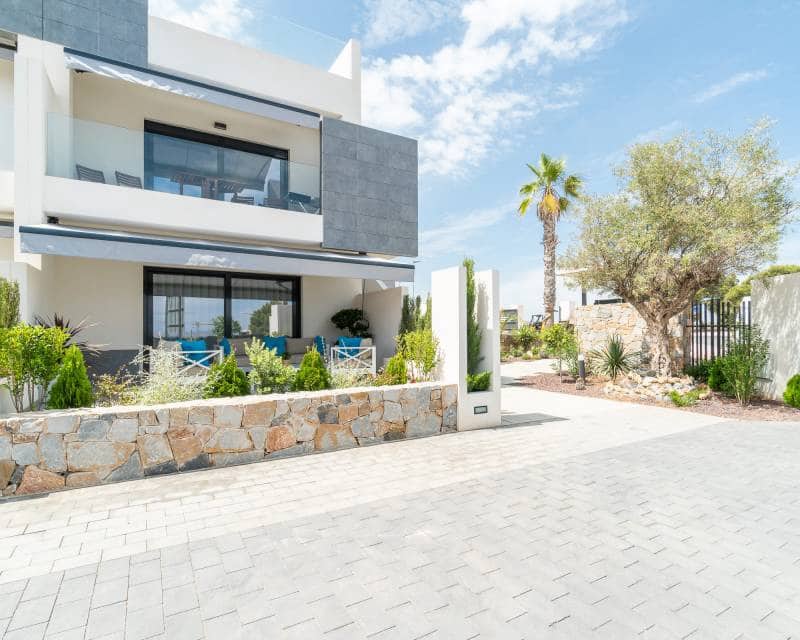 3 soverom Hus til salgs i Torrevieja med svømmebasseng - € 340 000 (Ref: 9989503)