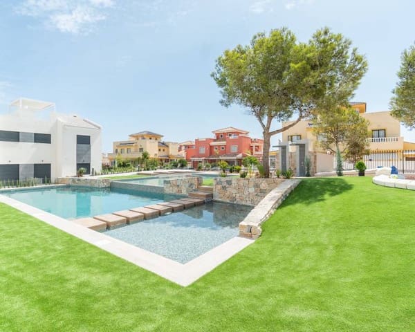 3 soverom Hus til salgs i Los Balcones - Los Altos, Torrevieja med svømmebasseng - € 340 000 (Ref: 9989503)