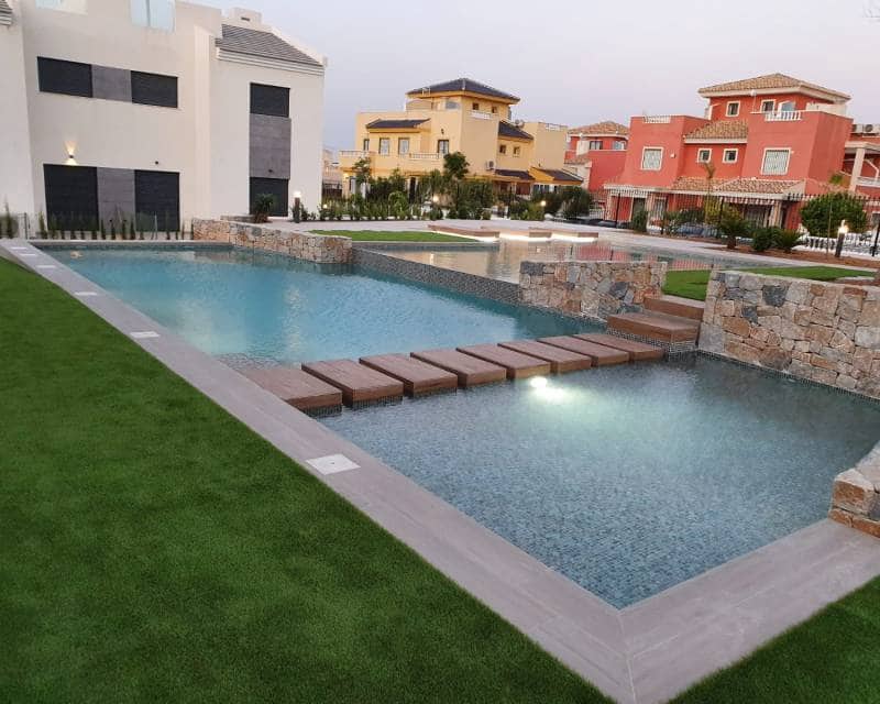 3 soverom Hus til salgs i Torrevieja med svømmebasseng - € 340 000 (Ref: 9989503)