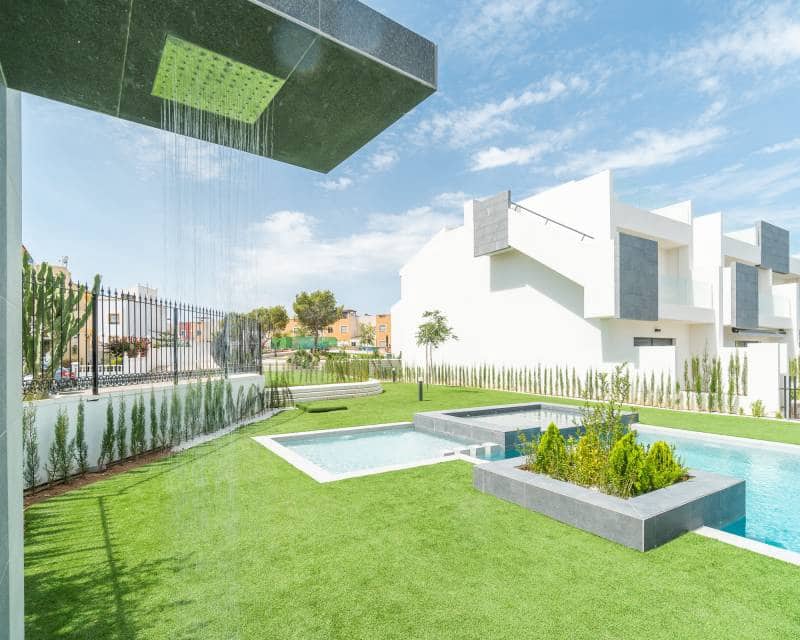 3 soverom Hus til salgs i Torrevieja med svømmebasseng - € 340 000 (Ref: 9989503)