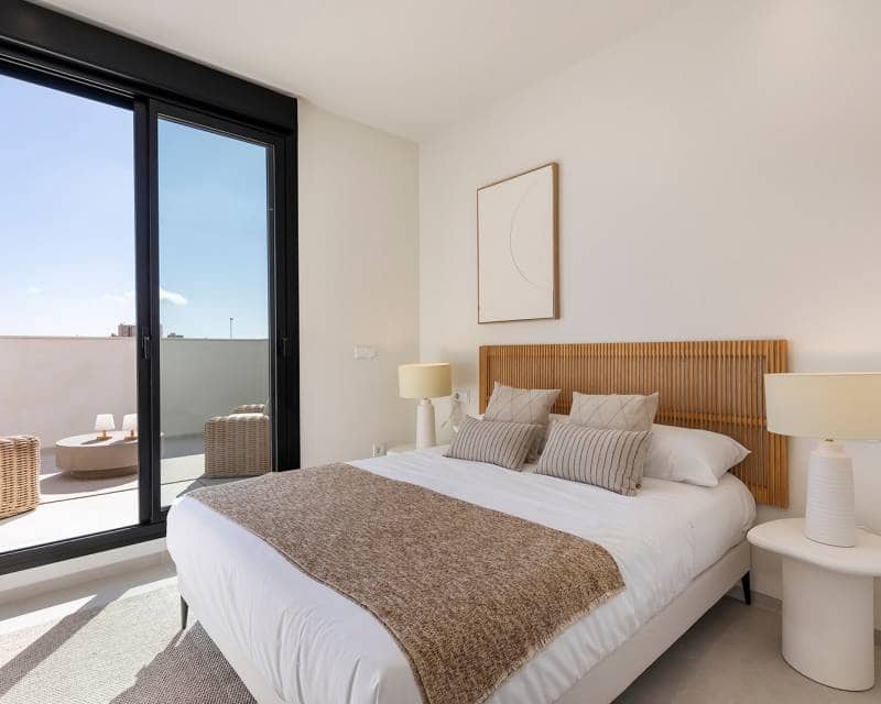 Chalet de 3 habitaciones en Los Alcázares en venta - 429.000 € (Ref: 9989575)