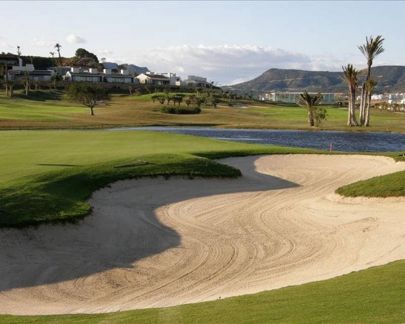 2 makuuhuone Paritalo myytävänä paikassa La Peraleja Golf Resort - 298 000 € (Ref: 9989604)