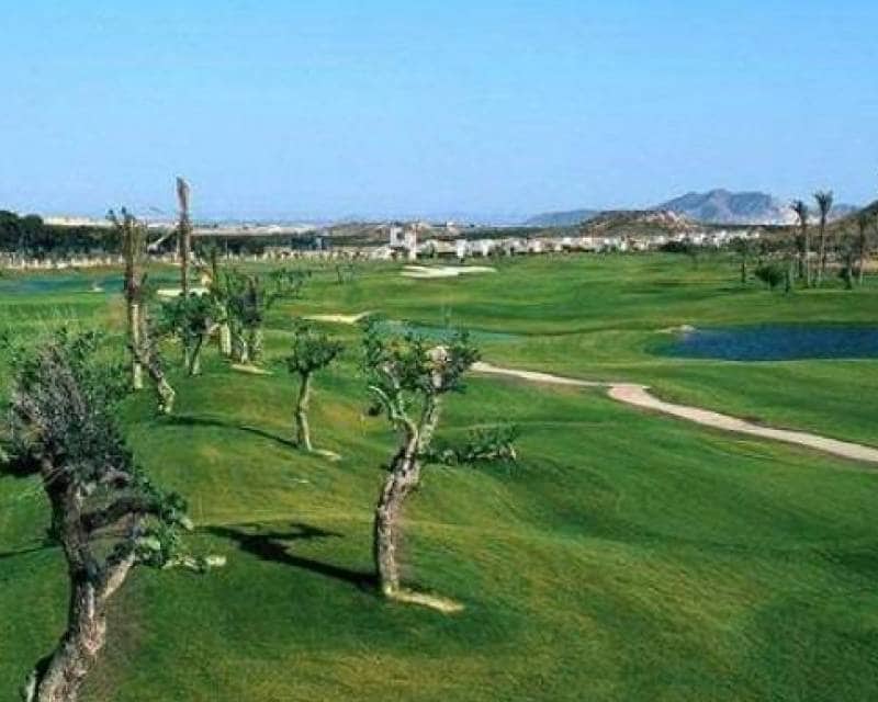 2 makuuhuone Paritalo myytävänä paikassa La Peraleja Golf Resort - 298 000 € (Ref: 9989604)