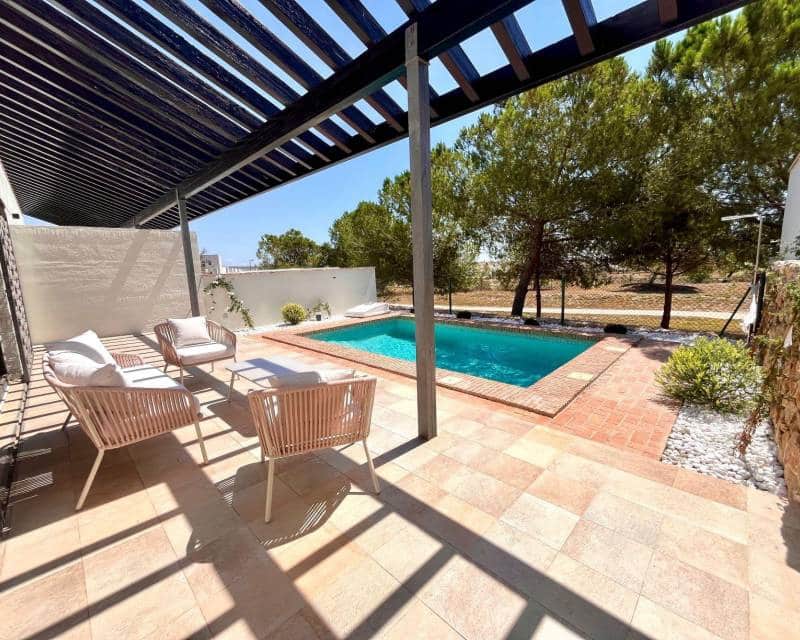2 makuuhuone Paritalo myytävänä paikassa La Peraleja Golf Resort - 298 000 € (Ref: 9989604)