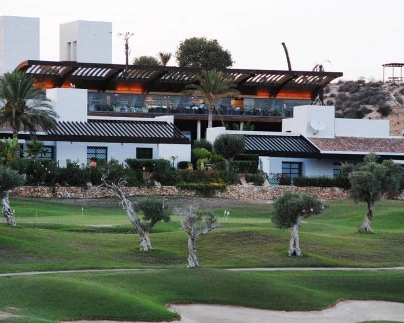2 makuuhuone Paritalo myytävänä paikassa La Peraleja Golf Resort - 298 000 € (Ref: 9989604)