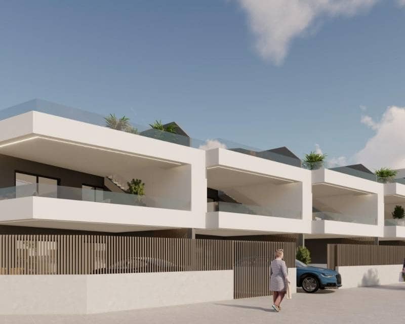 Casa de 3 habitaciones en Pilar de la Horadada en venta con piscina - 495.000 € (Ref: 9989636)