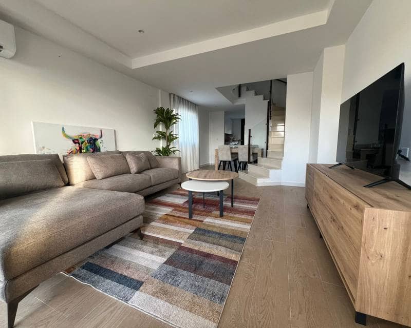 2 soverom Kjedet enebolig til salgs i Portman med svømmebasseng - € 208 000 (Ref: 9989664)