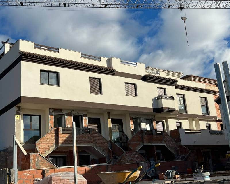2 soverom Kjedet enebolig til salgs i Portman med svømmebasseng - € 208 000 (Ref: 9989664)