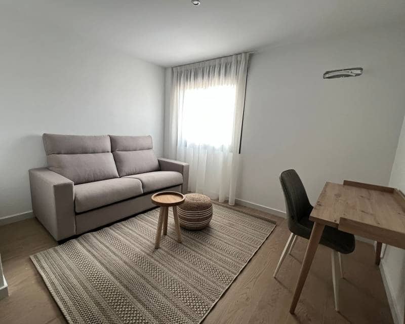 2 soverom Kjedet enebolig til salgs i Portman med svømmebasseng - € 208 000 (Ref: 9989664)