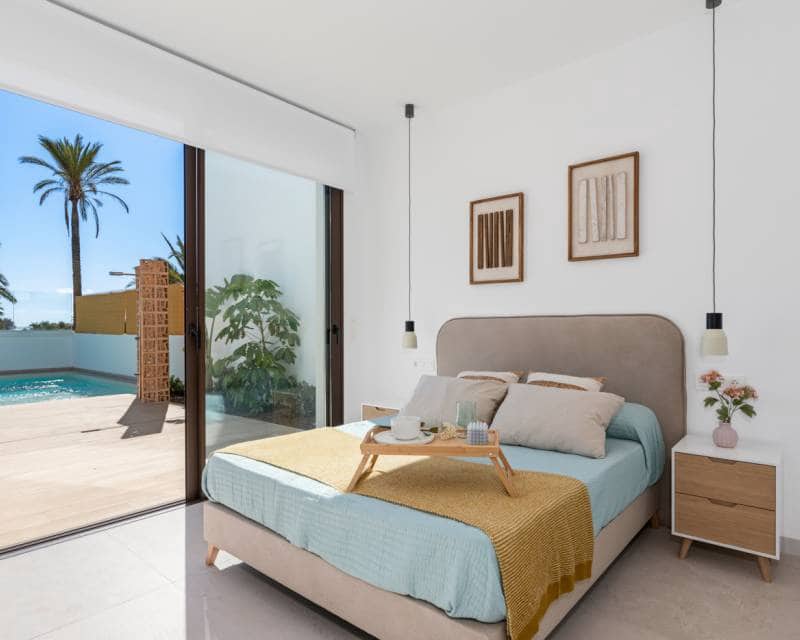 Chalet de 3 habitaciones en Los Alcázares en venta - 555.000 € (Ref: 9989675)
