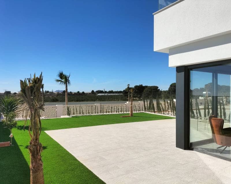 3 soveværelse Villa til salg i Pilar de la Horadada med swimmingpool - € 420.000 (Ref: 9989707)