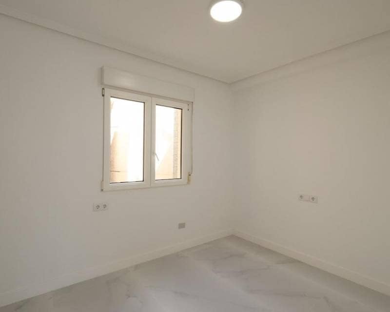 Ático de 2 habitaciones en Cabo Roig en venta - 239.000 € (Ref: 9989892)