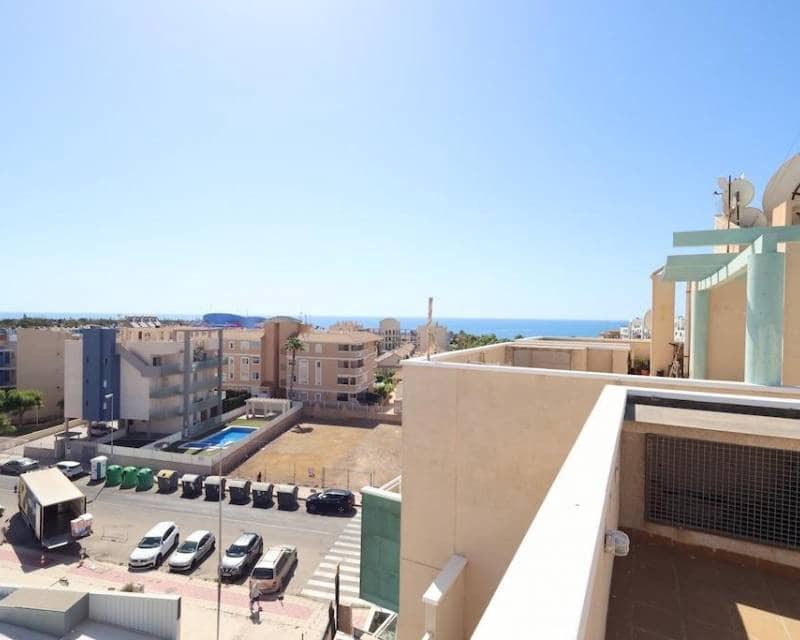 Ático de 2 habitaciones en Cabo Roig en venta - 239.000 € (Ref: 9989892)