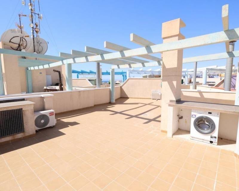Ático de 2 habitaciones en Cabo Roig en venta - 239.000 € (Ref: 9989892)