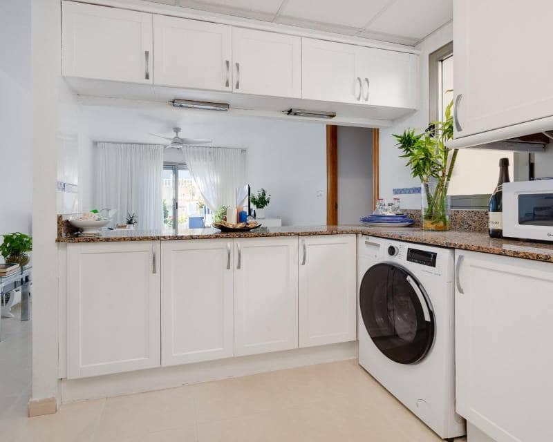 Ático de 3 habitaciones en Torrevieja en venta con piscina - 350.000 € (Ref: 9991854)