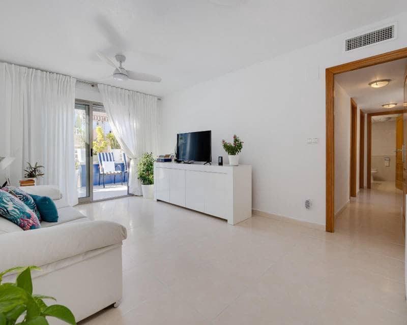 Ático de 3 habitaciones en Torrevieja en venta con piscina - 350.000 € (Ref: 9991854)