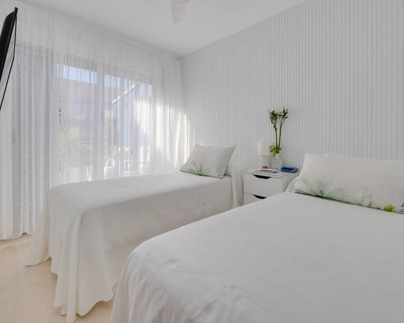 Ático de 3 habitaciones en Torrevieja en venta con piscina - 350.000 € (Ref: 9991854)