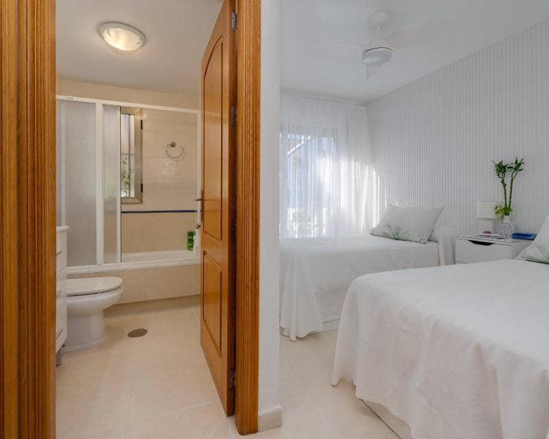 Ático de 3 habitaciones en Torrevieja en venta con piscina - 350.000 € (Ref: 9991854)