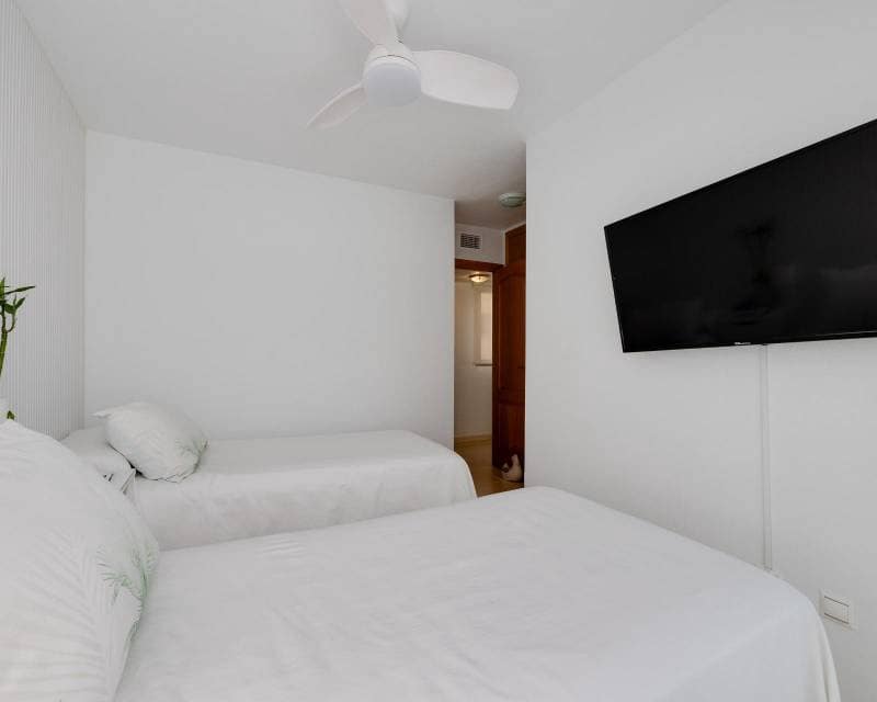 Ático de 3 habitaciones en Torrevieja en venta con piscina - 350.000 € (Ref: 9991854)