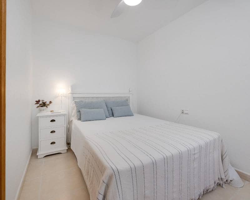 Ático de 3 habitaciones en Torrevieja en venta con piscina - 350.000 € (Ref: 9991854)