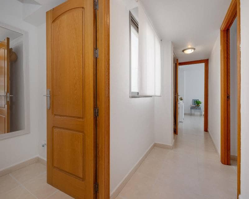 Ático de 3 habitaciones en Torrevieja en venta con piscina - 350.000 € (Ref: 9991854)