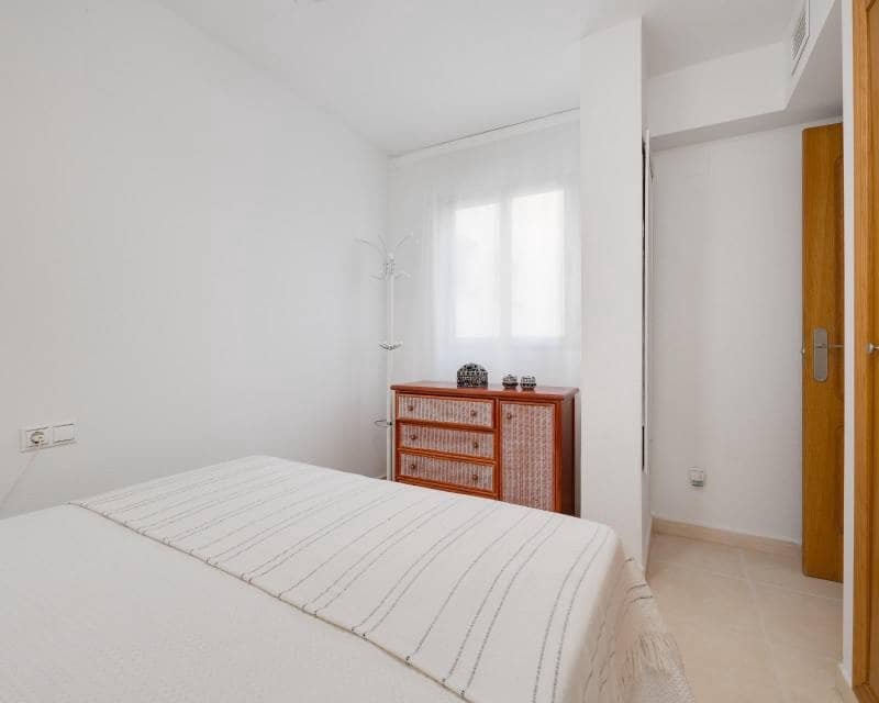Ático de 3 habitaciones en Torrevieja en venta con piscina - 350.000 € (Ref: 9991854)