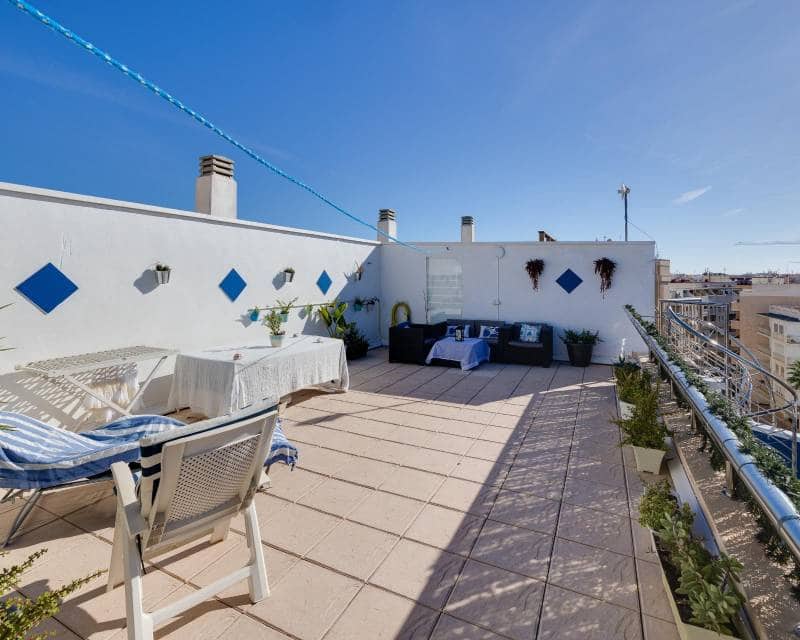 Ático de 3 habitaciones en Torrevieja en venta con piscina - 350.000 € (Ref: 9991854)