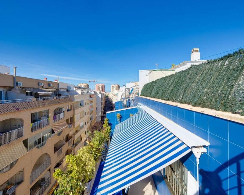 Ático de 3 habitaciones en Torrevieja en venta con piscina - 350.000 € (Ref: 9991854)
