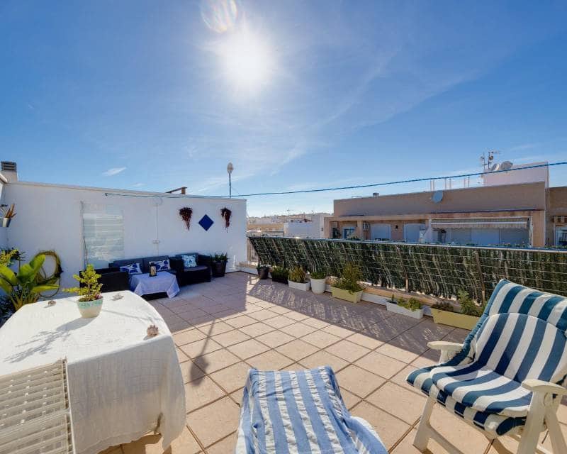 Ático de 3 habitaciones en Torrevieja en venta con piscina - 350.000 € (Ref: 9991854)