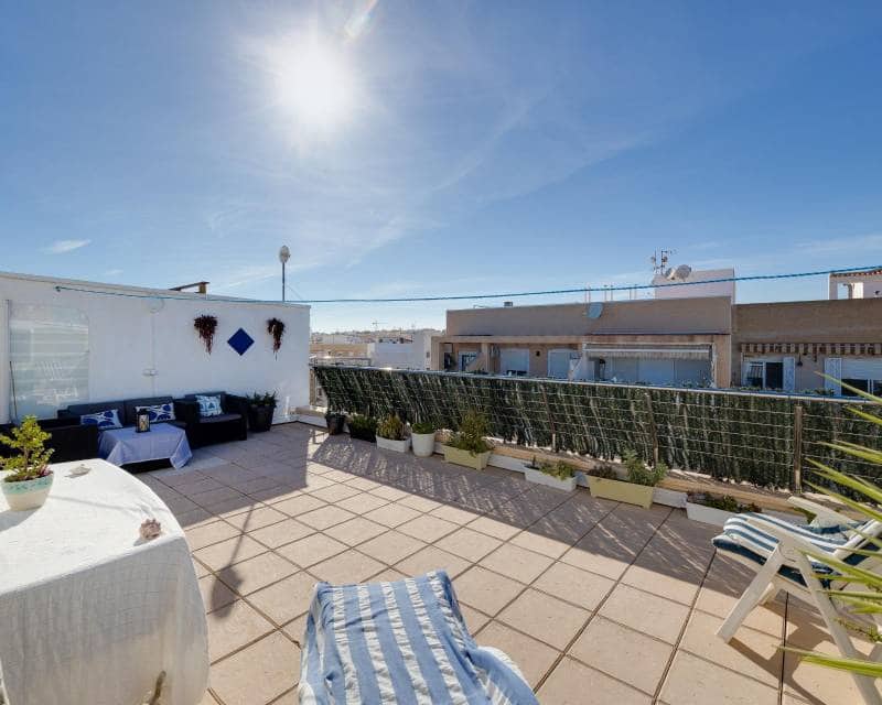 Ático de 3 habitaciones en Torrevieja en venta con piscina - 350.000 € (Ref: 9991854)