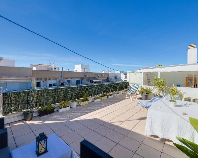 Ático de 3 habitaciones en Torrevieja en venta con piscina - 350.000 € (Ref: 9991854)