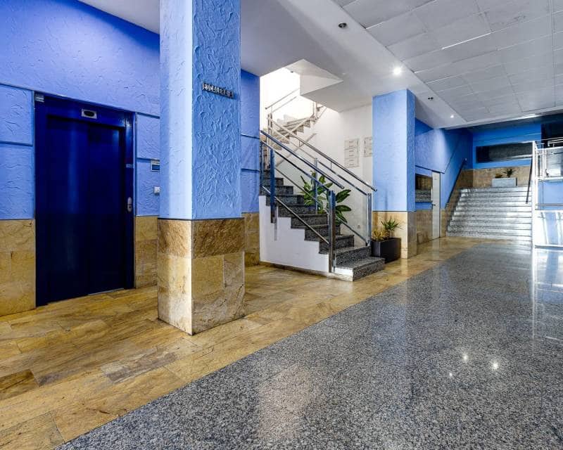 Ático de 3 habitaciones en Torrevieja en venta con piscina - 350.000 € (Ref: 9991854)