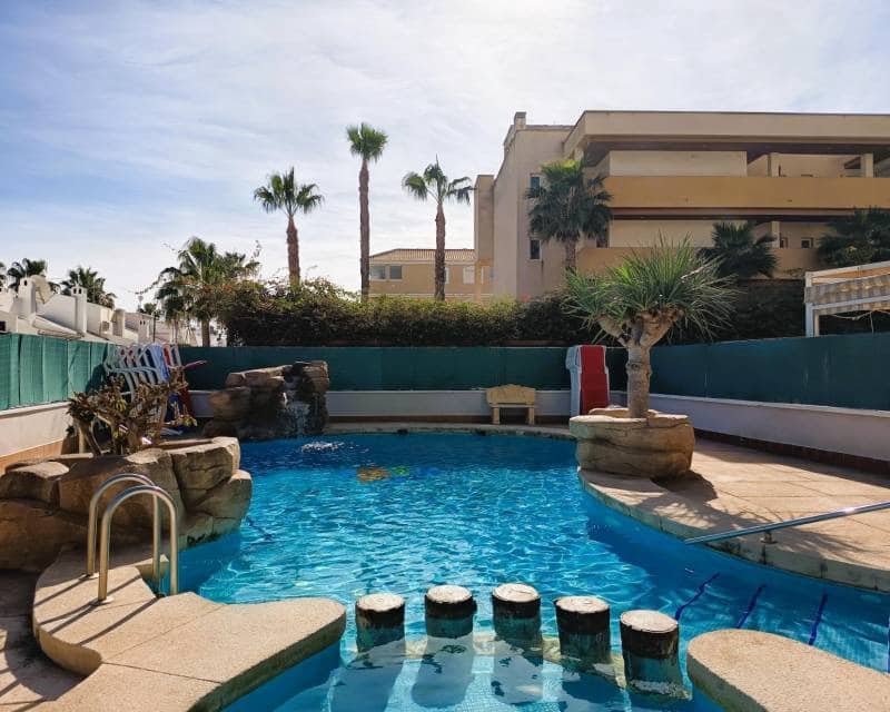 2 makuuhuone Kattohuoneisto myytävänä paikassa Cabo Roig mukana uima-altaan - 219 000 € (Ref: 9991855)