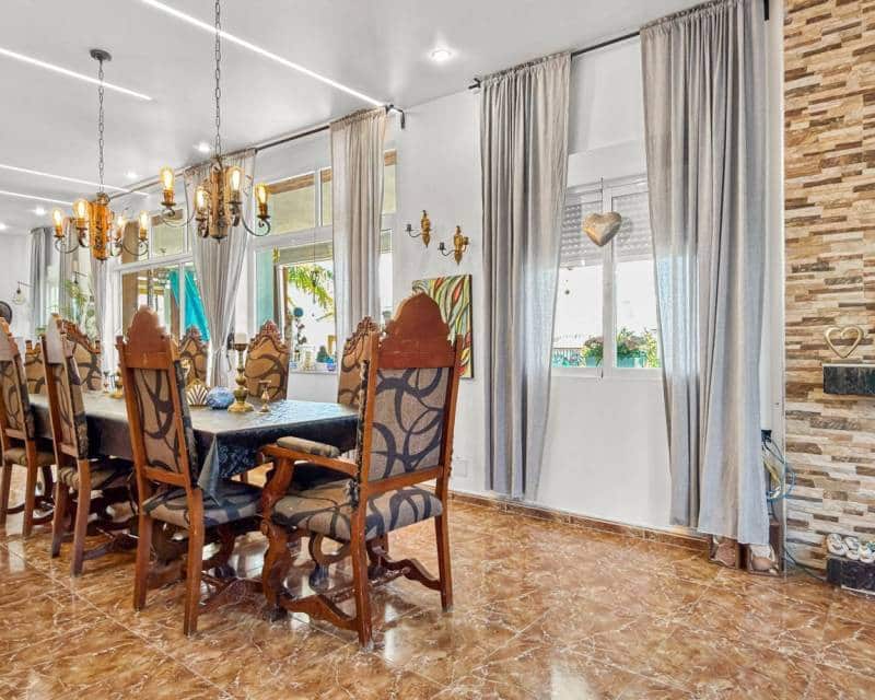 7 soveværelse Villa til salg i Ciudad Quesada med swimmingpool - € 1.299.000 (Ref: 9991997)