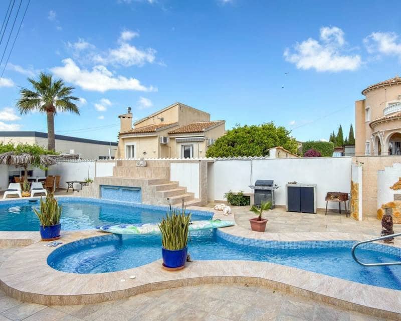 7 soveværelse Villa til salg i Ciudad Quesada med swimmingpool - € 1.299.000 (Ref: 9991997)