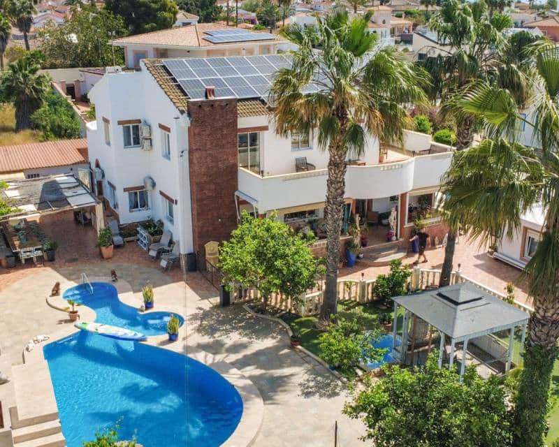 7 soveværelse Villa til salg i Ciudad Quesada med swimmingpool - € 1.299.000 (Ref: 9991997)