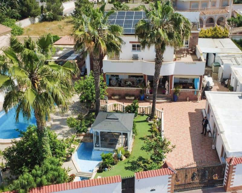 7 soveværelse Villa til salg i Ciudad Quesada med swimmingpool - € 1.299.000 (Ref: 9991997)