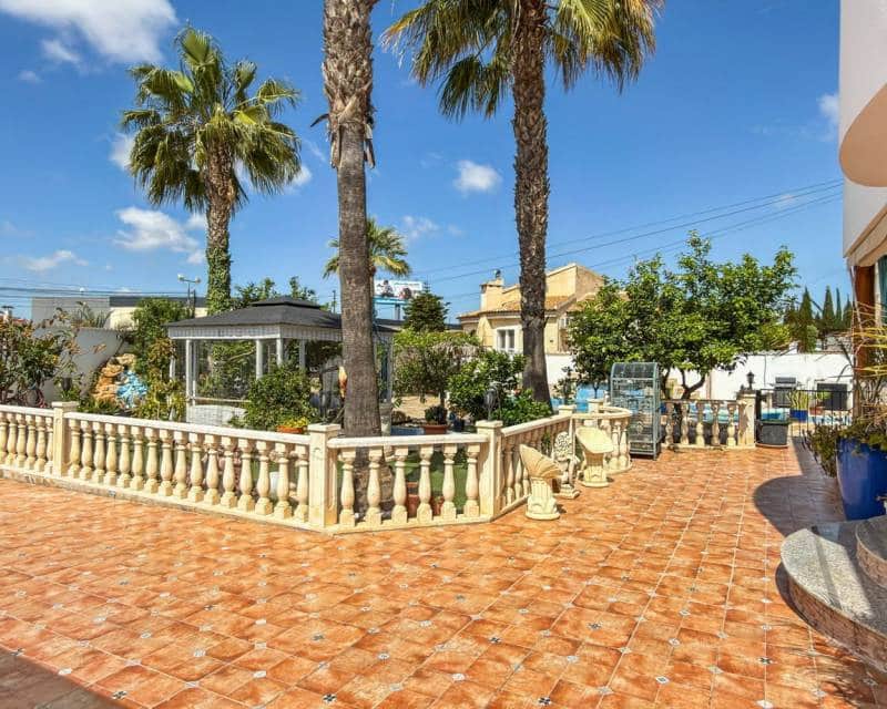 7 soveværelse Villa til salg i Ciudad Quesada med swimmingpool - € 1.299.000 (Ref: 9991997)